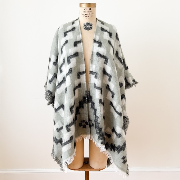 Cozy Frye Poncho - OS Southwestern Boho Western Rodeo Hippie Fall - Picture 1 of 10
